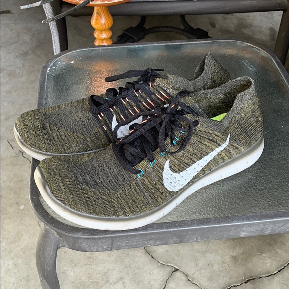 Men’s Nike shoes
